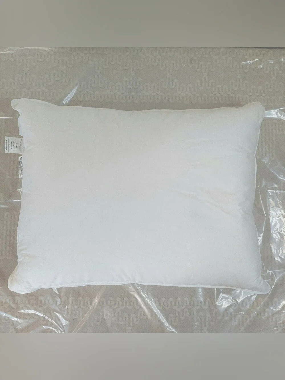 NWOT- Quince Standard White Goose Down Pillow ( Soft/ Medium)(P46)